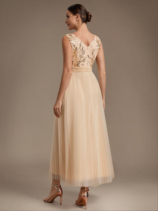 Plus Size Sleeveless Tulle V-Neck A-Line Sequin Lace Wedding Guest Dresses
